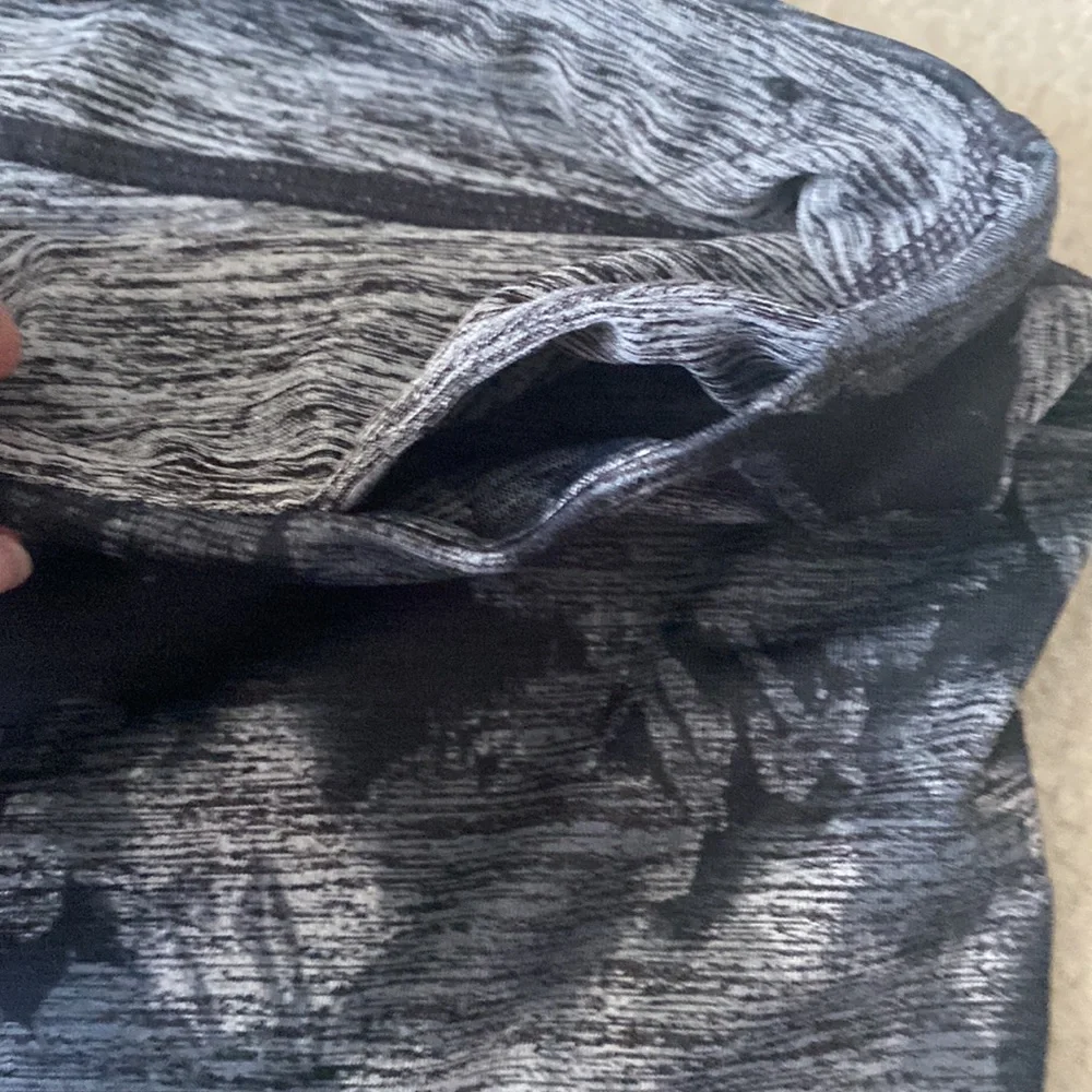 GAIAM Reversible Capris - Picture 8 of 8